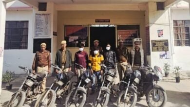 Noida Crime: नोलेज पार्क पुलिस ने किया बड़ा खुलासा, चोरी की बाइक और नकली नंबर प्लेट के साथ तीन आरोपी गिरफ्तार